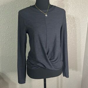 LIKE NEW Old Navy‎ Active Twist/keyhole top - in heather dark gray/charcoal